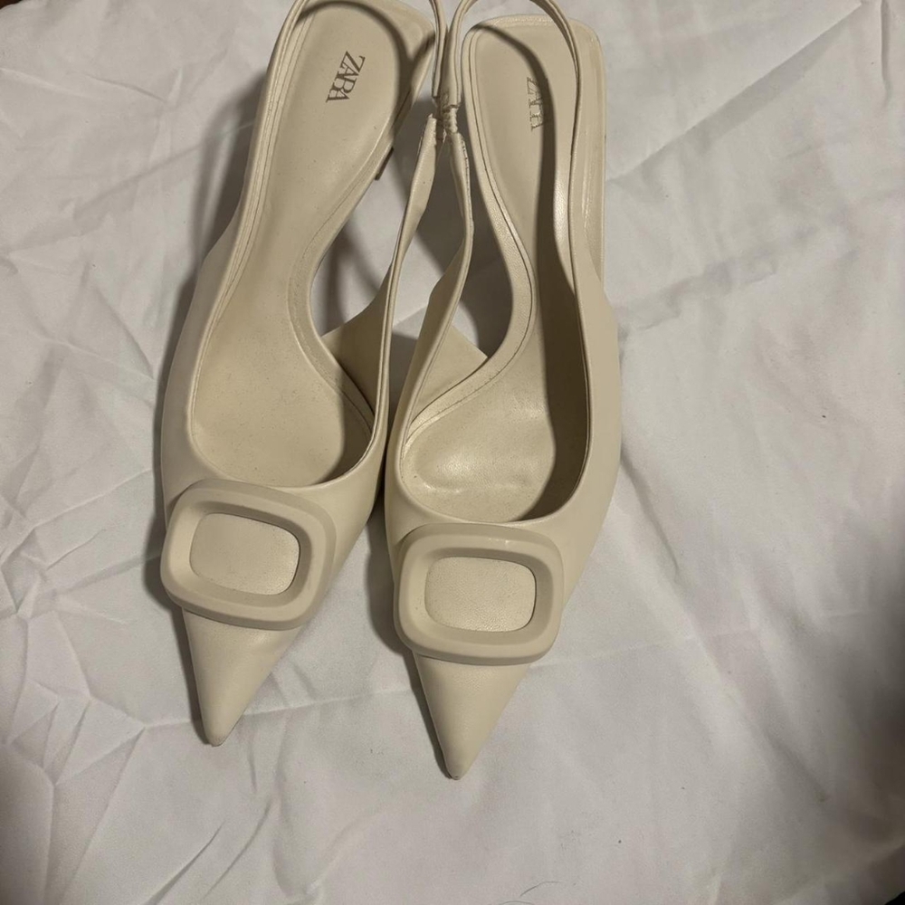 Zara Women's Cream Courts